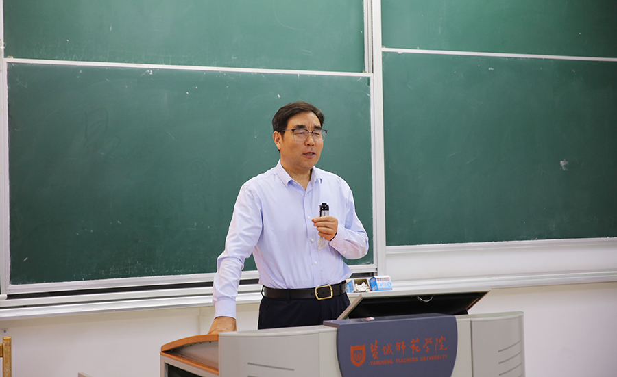 章新胜为湿地学院新生讲授第一课